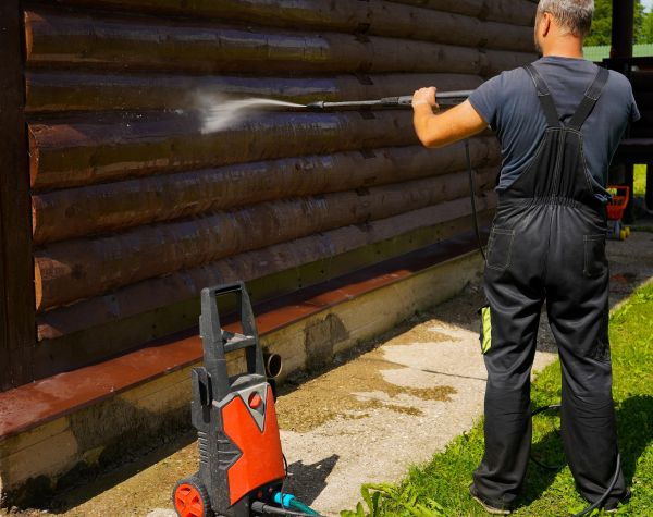 Log Home Pressure Washing in Lexington